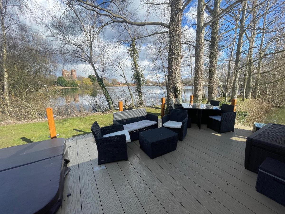 Rudd Lake Luxury Lakeside Lodge With Fishing & Hot Tub@Tattershall Exterior photo